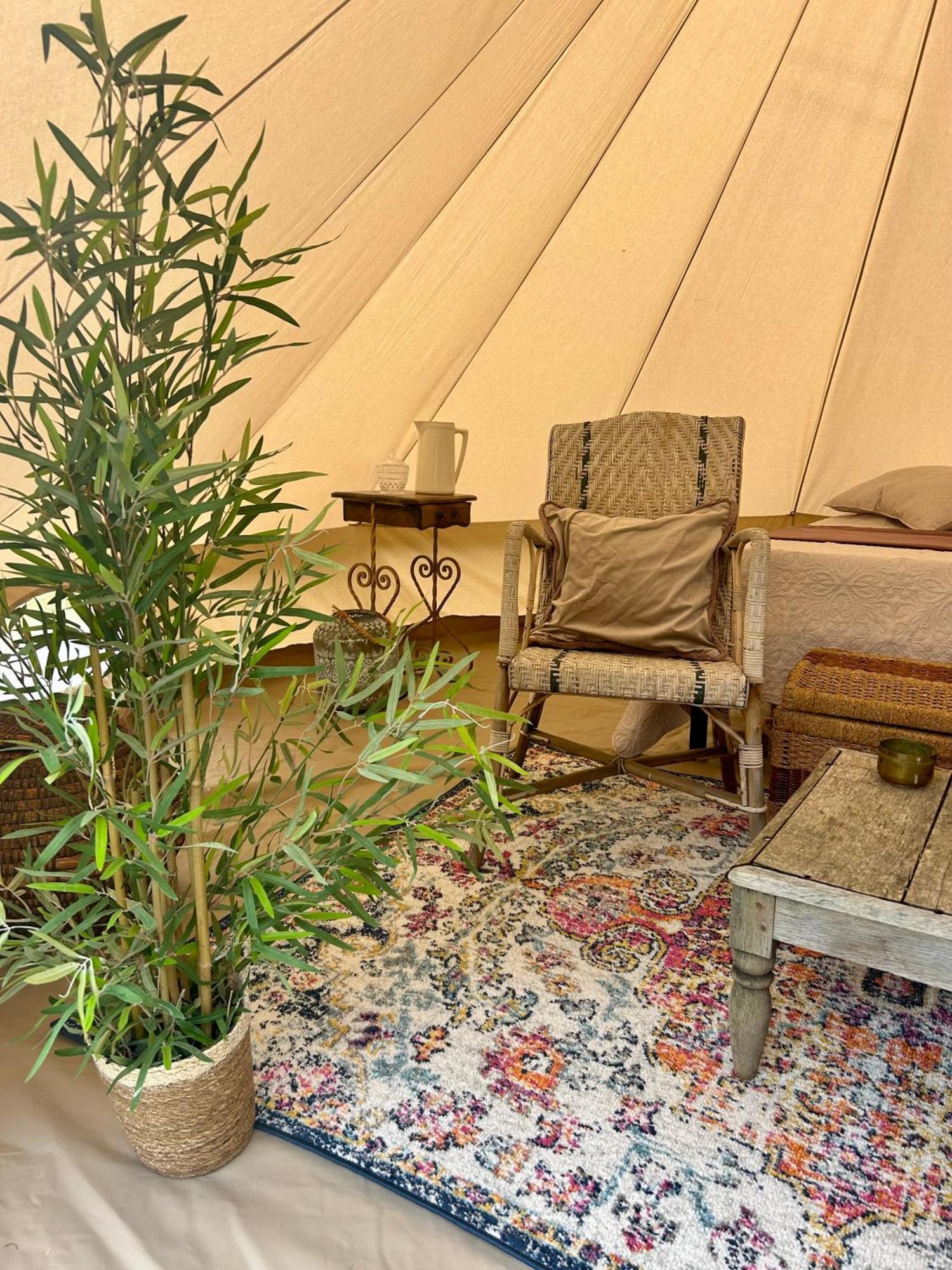 Chambre Au Jardin Tente De Charme Eguzon-Chantome Екстериор снимка